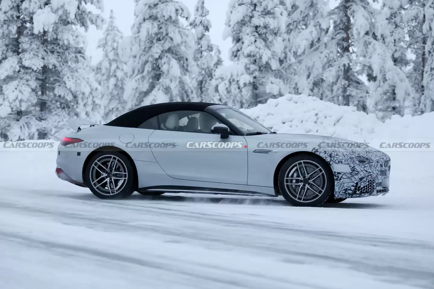 奔驰 AMG SL 改款路测图曝光,换装三叉星大灯与巨型格栅