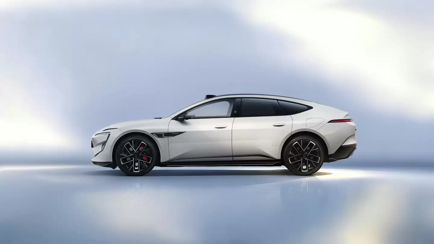 新款阿维塔12官方试驾视频发布,搭载华为乾崑最新四激光方案