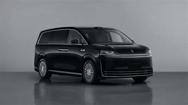 赵长江晒与智界V9合照 鸿蒙智行首款MPV发布在即