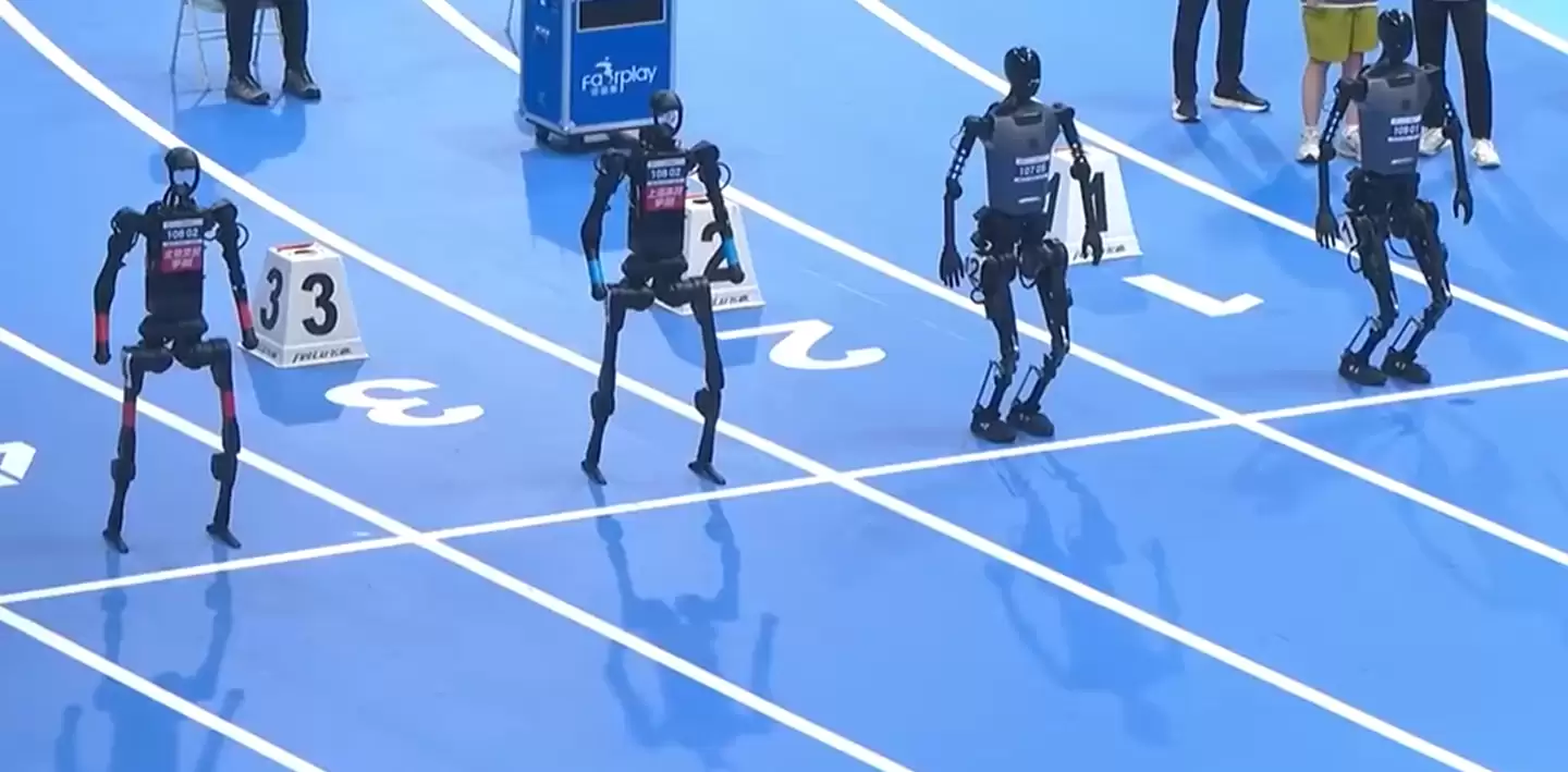 我国人形机器人迈向家庭与工业应用新阶段