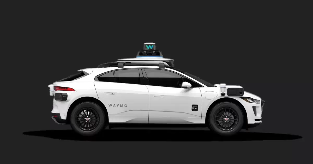 Waymo 前 CEO 炮轰特斯拉 FSD 纯视觉方案：如重度近视眼般不可靠