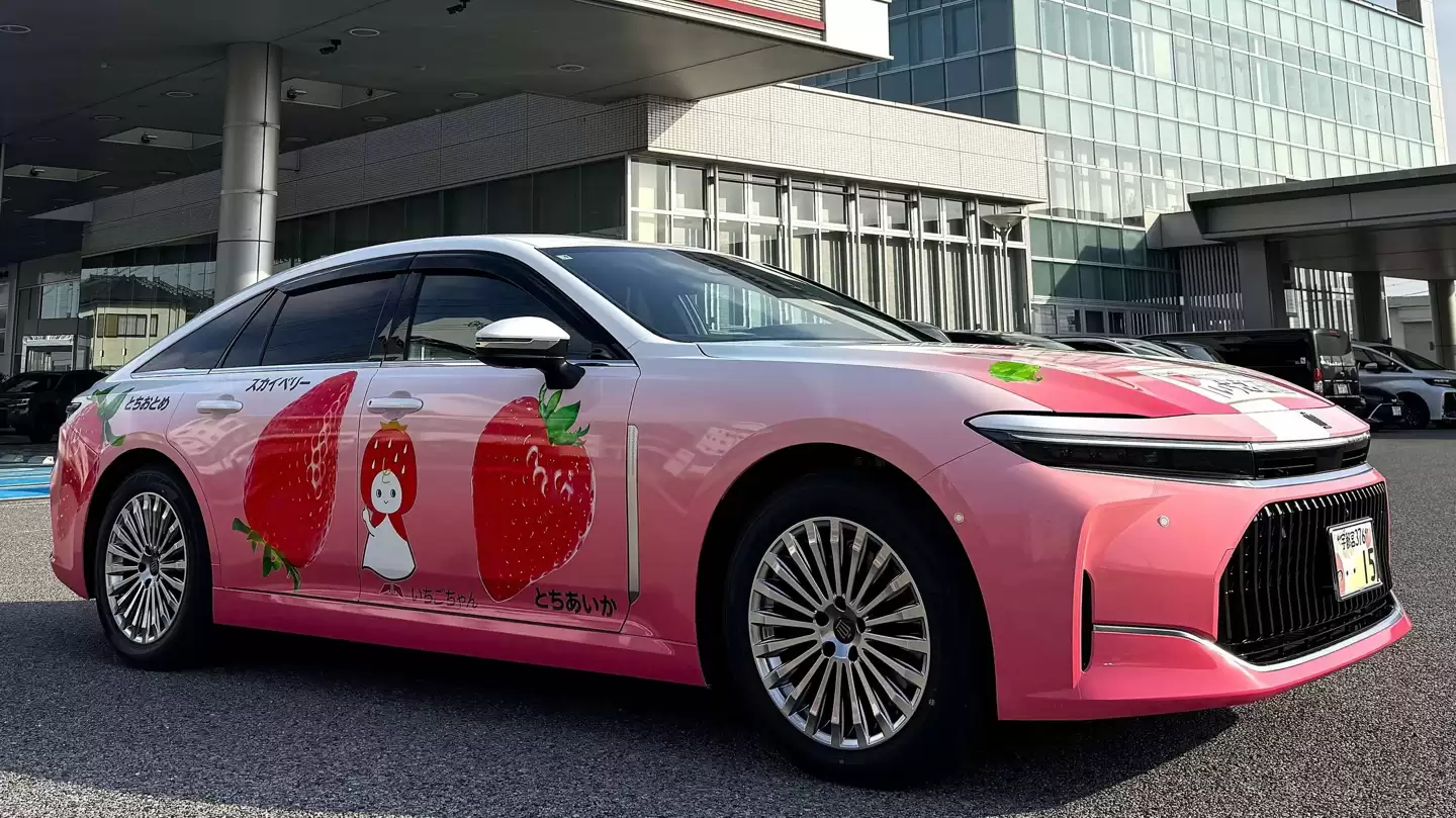 全球仅1辆:丰田最“甜”皇冠 Crown 轿车亮相