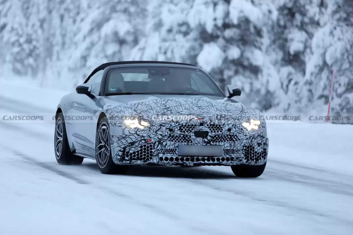 奔驰 AMG SL 改款路测图曝光,换装三叉星大灯与巨型格栅