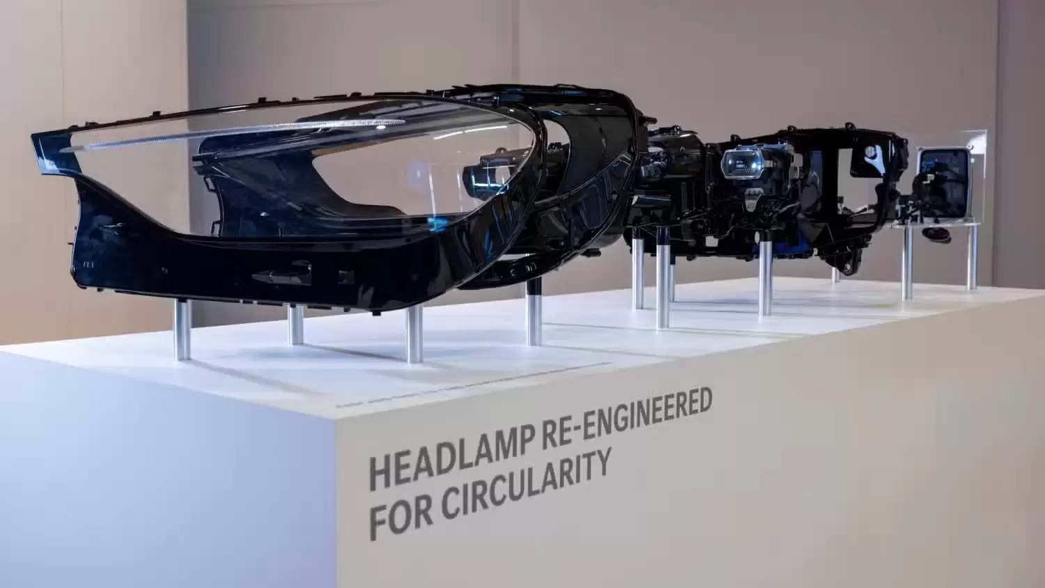 奔驰弹簧尾灯专利获批，消除尾门内的“线路蜘蛛网”