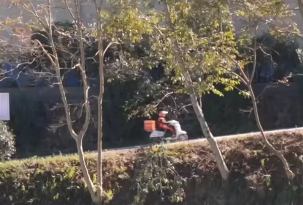 一座城仅有一名外卖骑手：他被誉为中国最孤独的城市骑士