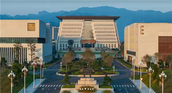 王树国回应50名大一新生被抢光:没这个心思这么早定就业