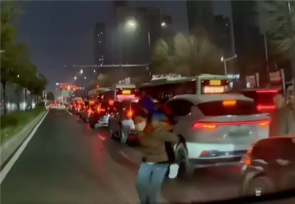 小鹏X9智能刹车避险 鬼探头惊险瞬间化险为夷