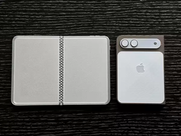 苹果首款折叠屏蓄势待发 iPhone Fold模型上手