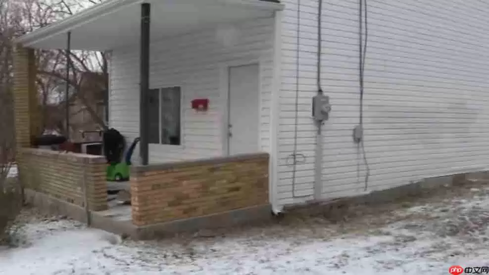 男子为偷PS5冒充ICE探员 结果被17岁玩家一拳打晕