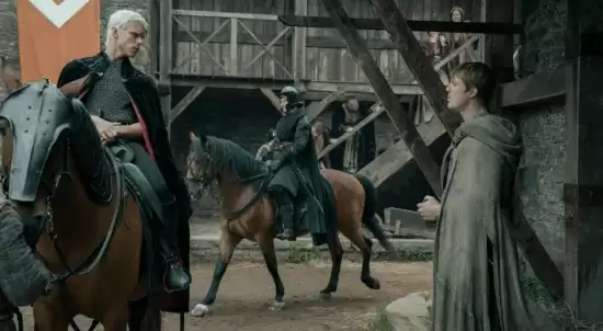 七王国的骑士开篇排便戏引争议：主创称是英雄成长的起点