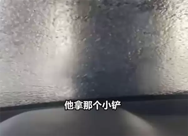 沈阳车主零下30℃自助洗车变冰糖汽车引警示