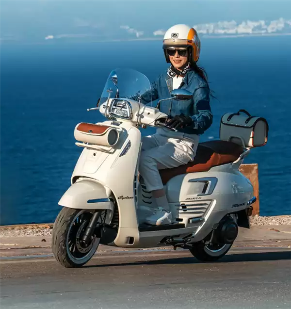 摩托车也卷飞了!赛科龙复古踏板RT250E上市:14999元起