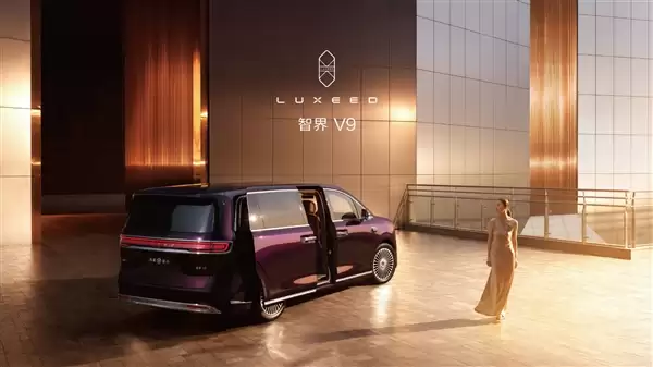 留给埃尔法的时间不多了 鸿蒙智行首款MPV智界V9官图发布
