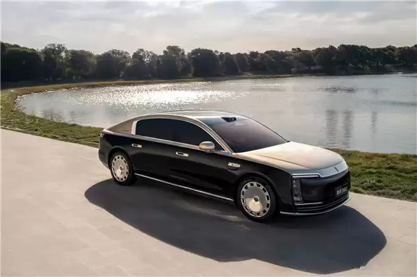 尊界S800废案专利曝光 和现款对比你站哪个