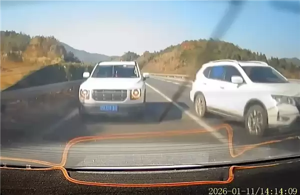 突然变道减速致后车紧急变线撞车 前车要负责吗？交警判了