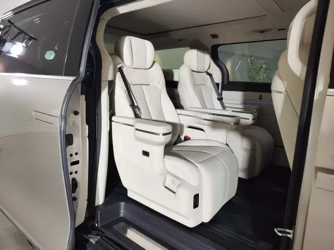 满配旗舰MPV三排平权 银河V900上市限时26.98万起