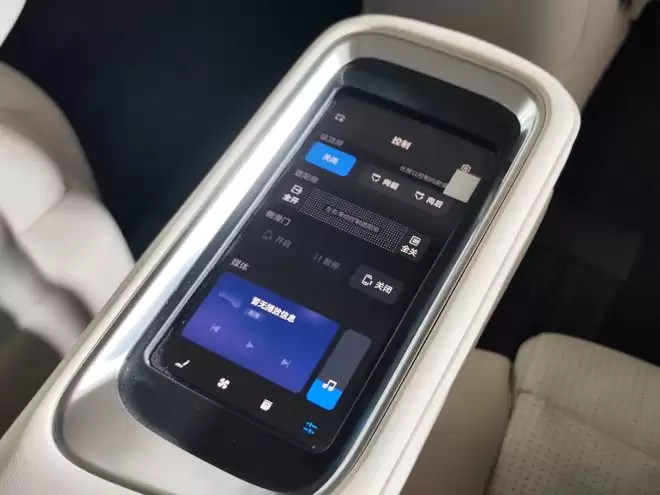 满配旗舰MPV三排平权 银河V900上市限时26.98万起