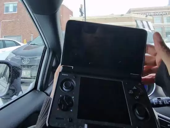 双屏掌机AYN Thor Max流畅运行辐射4