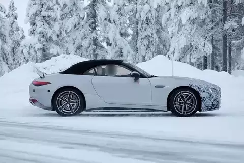 新款梅赛德斯-AMG SL中期改款谍照曝光，前脸焕新/动力升级至816马力