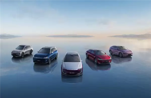 鸿蒙智行车主人在越南 车在深圳！跨国2540公里成功使用VPD泊车移位