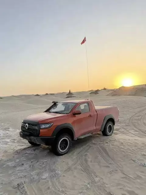 沙地陷车科学脱困全指南：从降压到脱困板的自主救援方法