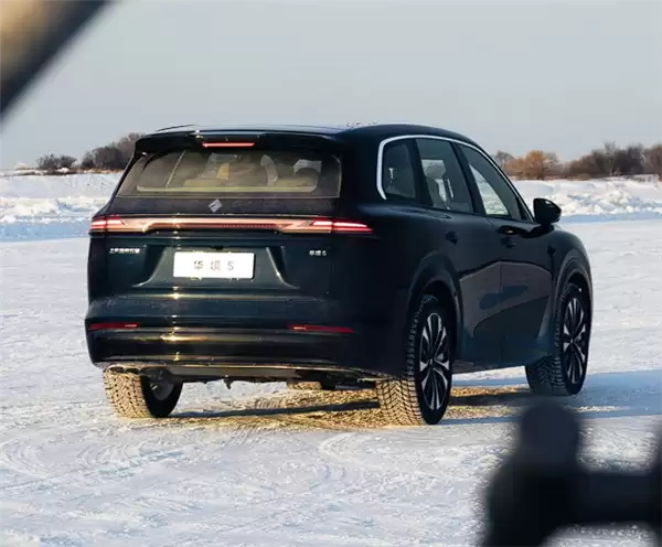 用上问界M7同款舱内激光视觉 宝骧大六座SUV华境S实车曝光