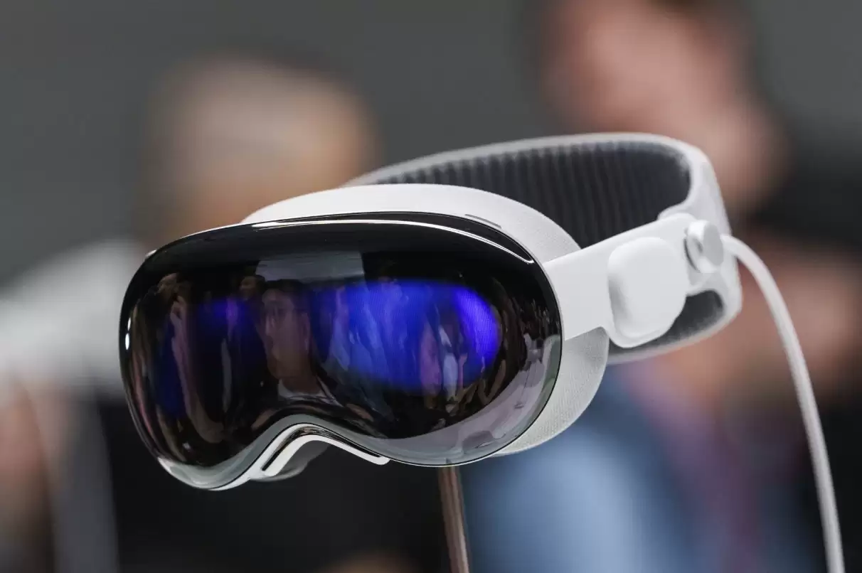 扎克伯格豪赌AI、抽身元宇宙,VR将迎来寒冬?