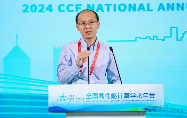 清华教授翟季冬:Benchmark正在「失效」,智能路由终结大模型选型乱象