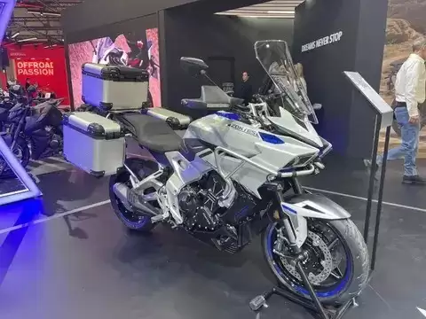 升仕703T休旅摩托上市：三缸102马力，3.88万元起