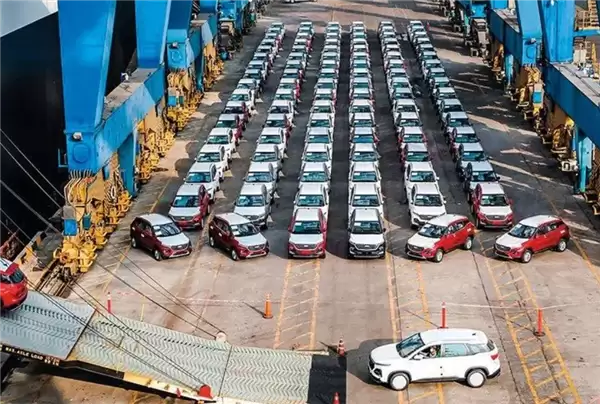2025年中国汽车保有量达3.66亿辆，千人保有量260辆居全球首位