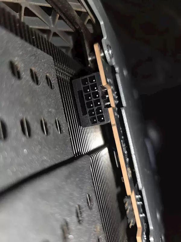 真心没法用！蓝宝石RX 9070 XT 16针供电接口烧了7个