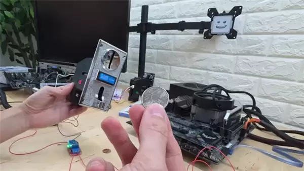 硬件工程师复刻街机投币开机，百美元改装高性能电竞主机