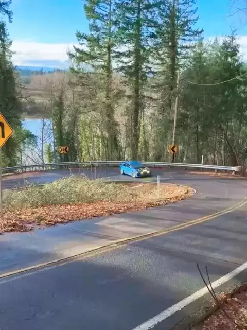 连续漂移进阶指南:破解弯道衔接瓶颈与反向换向技巧