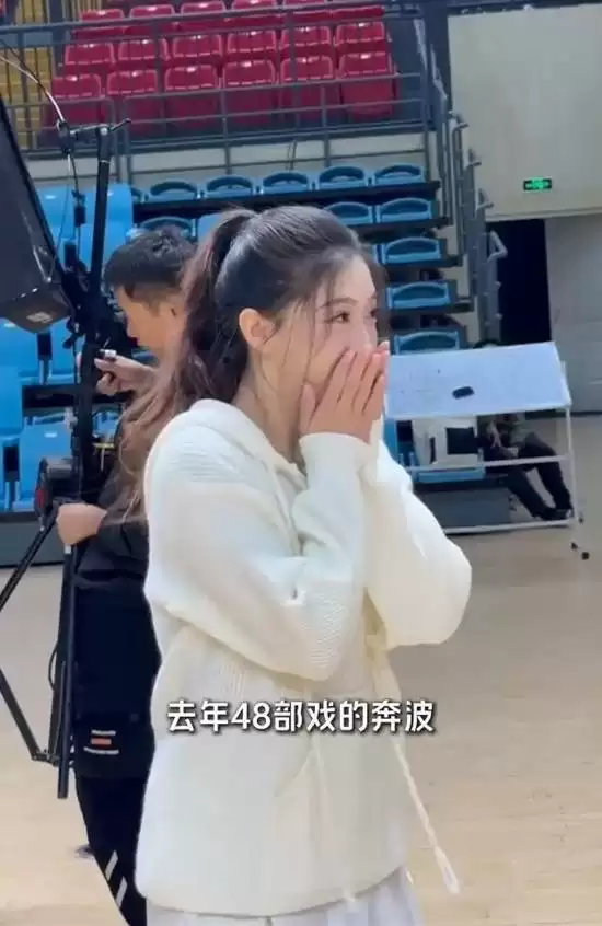 短剧女主全年无休拍了48部戏：每天工作16小时！5年未回家