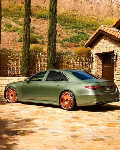 奔驰S级起售价75.98万元，最高优惠34.86万元，综合口碑4.32分