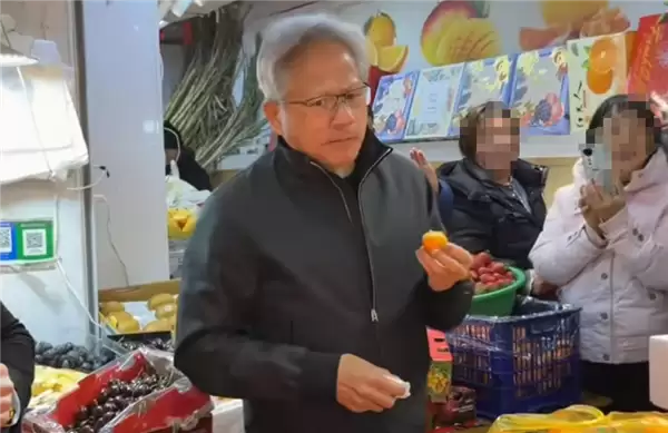 黄仁勋签名红包被999999元挂二手平台!商户澄清:假货、没人会卖