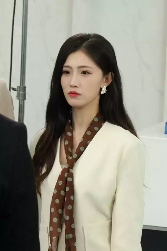 短剧女主全年无休拍了48部戏：每天工作16小时！5年未回家