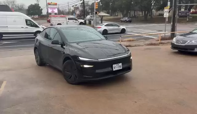 报告称特斯拉Robotaxi自动驾驶出租车全系摄像头新增清洗喷嘴