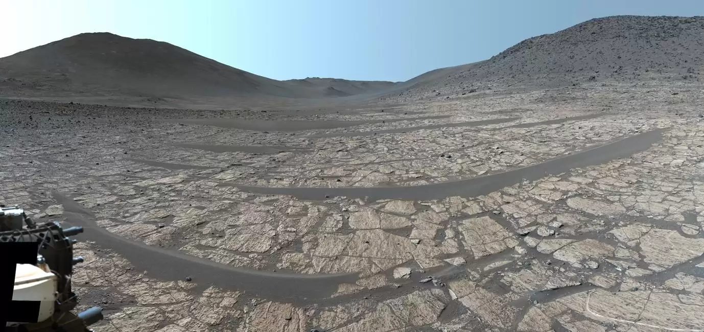 毅力号沿内雷特瓦河谷向上游望去视野