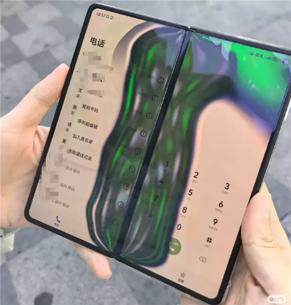 折叠屏到了东北变碎碎冰 维修最高7000元:月薪不过万还真用不起
