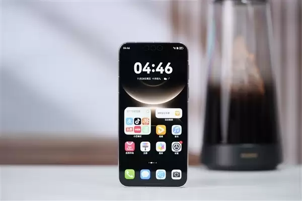 华为Mate 80 Pro Max斩获AI手机场景智能测评第一 影像、社交、办公全面领先