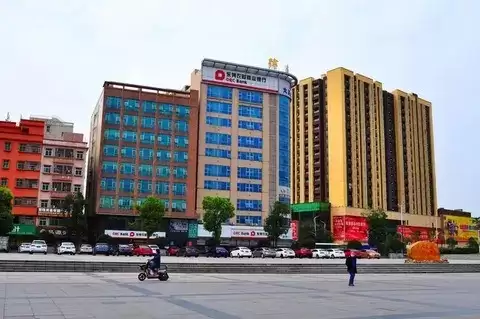 东莞雁田村2026年2月起实施停车收费,三档定价引热议与监督期待