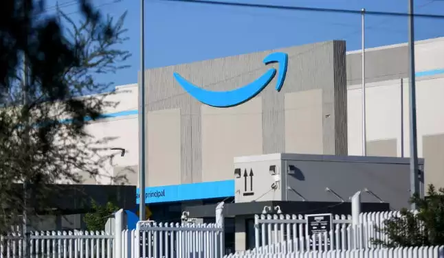 亚马逊官宣裁员1.6万：AI取代白领正在成为现实