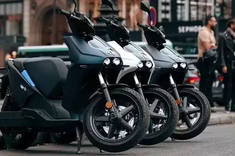 西班牙推Rieju Ray 7.7电动踏板车：持汽车驾照可骑，续航超130km