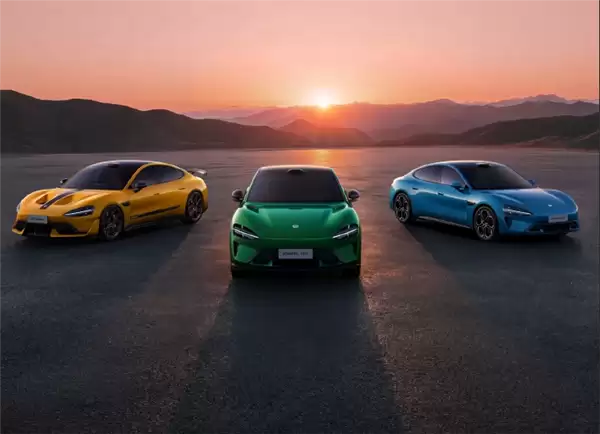 雷军放大招!小米一大波新车来了:六款重磅新品曝光 2026年冲击55万辆