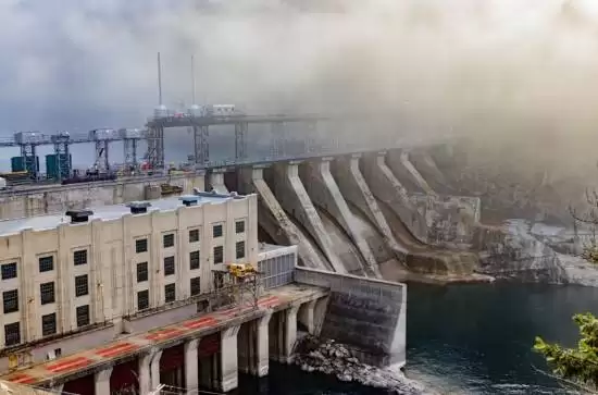 AI算力激增推高数据中心耗水量，微软2030年水足迹或近800亿升