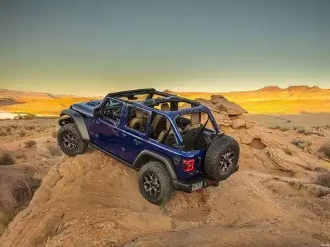 新手越野驾驶四步法：慢—看—选—过安全通行秘笈