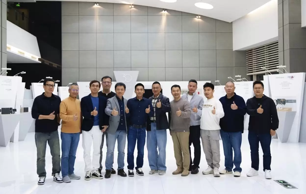 京东与漫步者签署战略合作协议:三年达成60亿销售目标