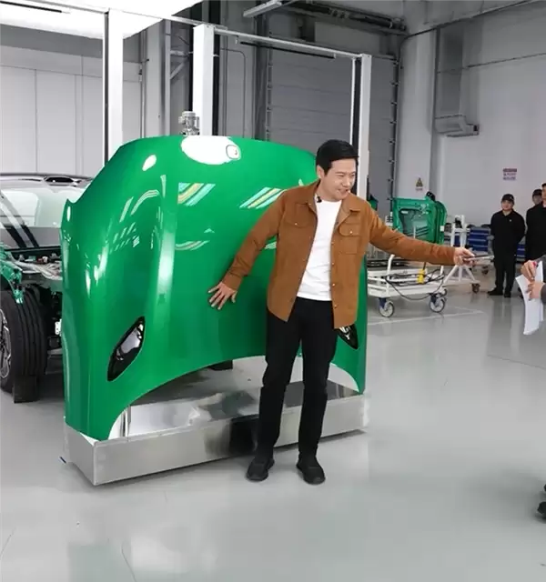 雷军官宣明晚直播：带大家参观小米汽车工厂实验室