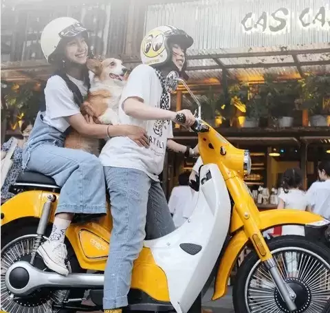 宗申森蓝B1蓝调弯梁电摩上市：7699元起，58km实续航+复古实用设计